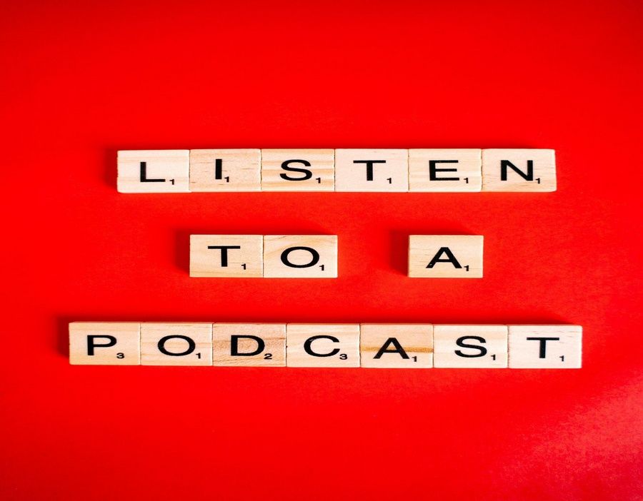Podcast Marketing: 20+ Marketing Tips to Promote Your Podcast Listen To A Podcast stock image